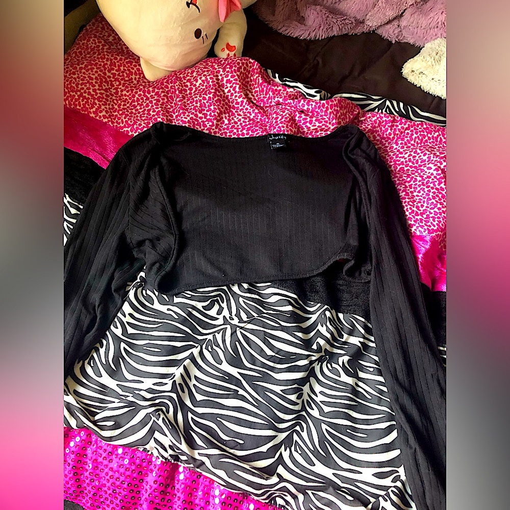 black cropped sleeves